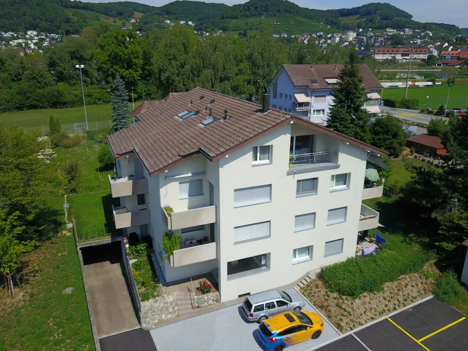 Appartamento accogliente 2.5 locali con balcone a Kleindöttingen