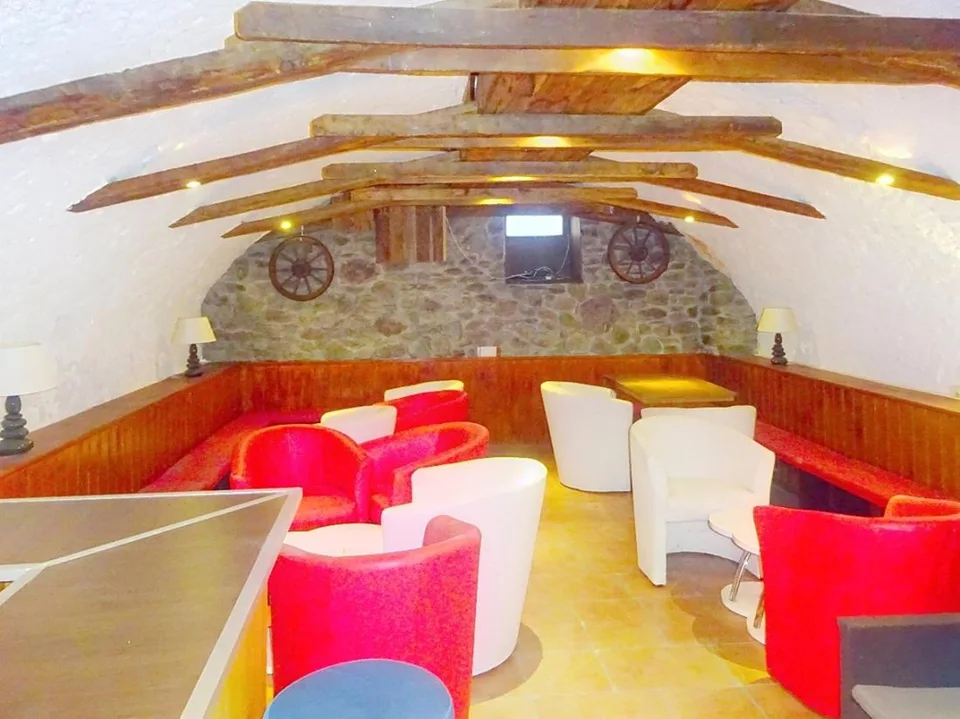 Saxon, pacchetto di 2 edifici di investimento, 11 appartamenti, 1 ristorante, 1 attività commerciale, 9 posti auto – foto 11 di 17
