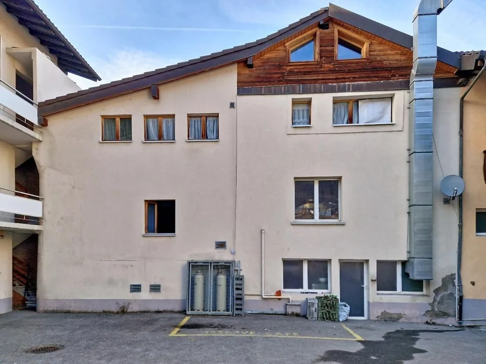 Saxon, pacchetto di 2 edifici di investimento, 11 appartamenti, 1 ristorante, 1 attività commerciale, 9 posti auto – foto 4 di 17