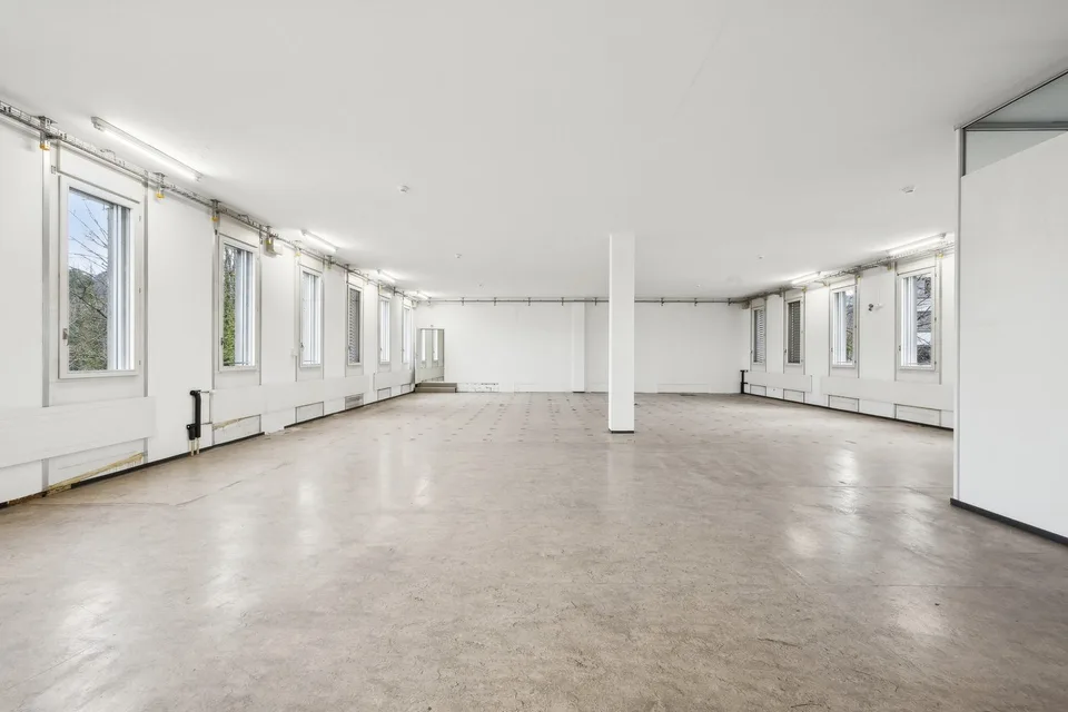 Mehr Platz für Ihr Business: 305 m² Lagerfläche mit Warenlift – Foto 5 von 8