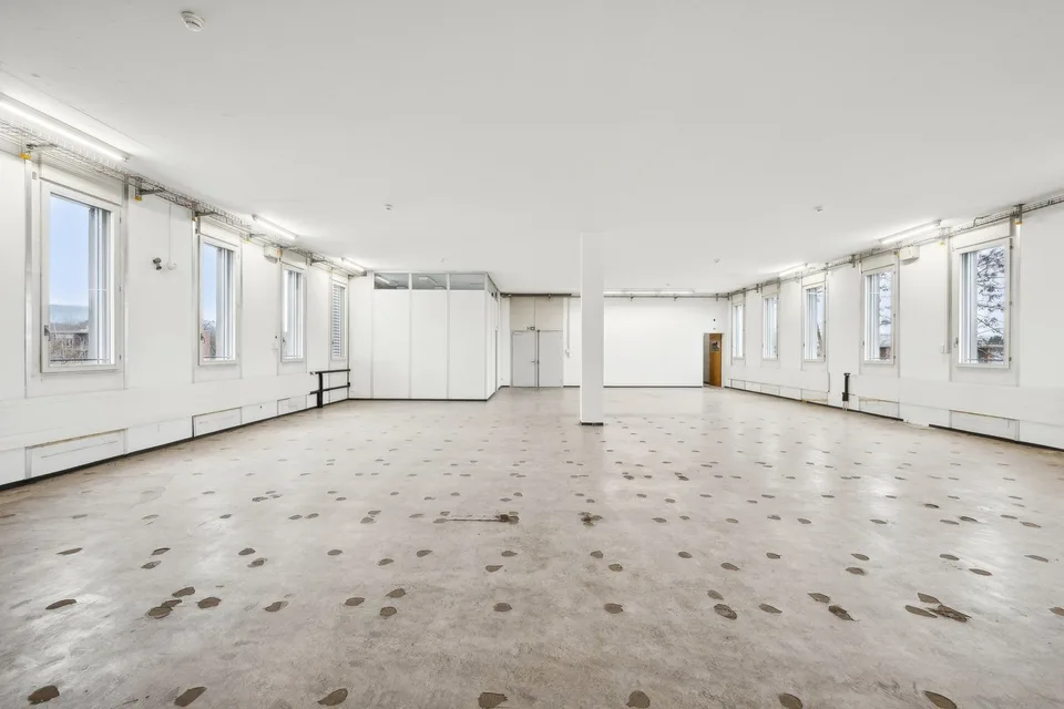 Mehr Platz für Ihr Business: 305 m² Lagerfläche mit Warenlift – Foto 8 von 8