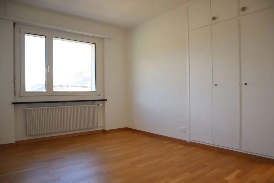 La tua nuova casa con ampio balcone, vicino alla scuola e all'accesso autostradale! – foto 5 di 7