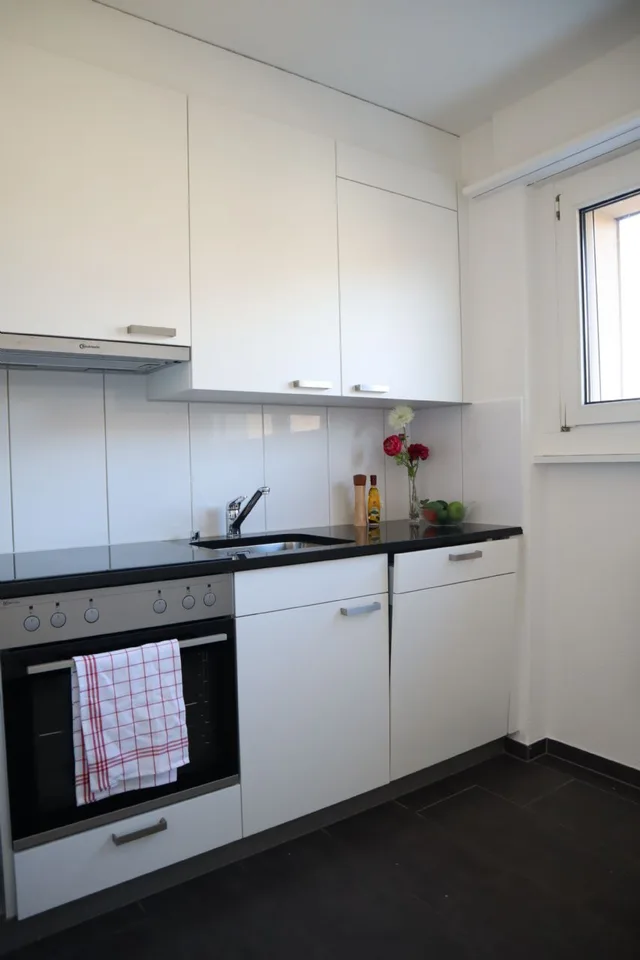 La tua nuova casa con ampio balcone, vicino alla scuola e all'accesso autostradale! – foto 2 di 7