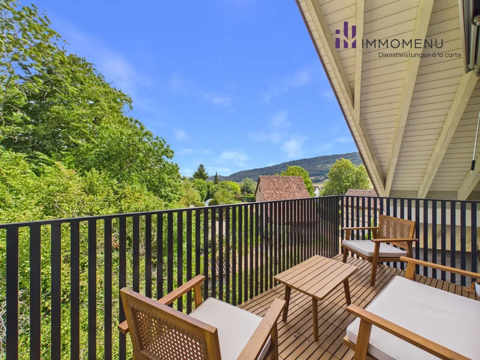 Appartement mansarde moderne 2.5 pièces avec vue panoramique à Oberweningen