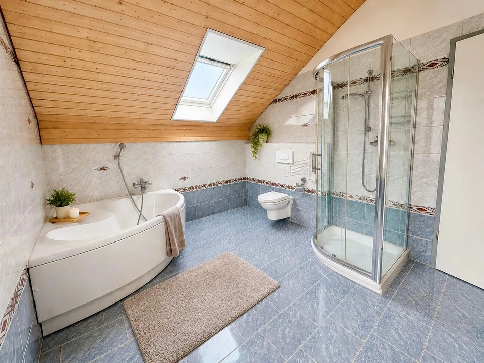 Charaktervolle Liegenschaft mit zwei Wohnungen, angebautem Einfamilienhaus, grossem Garten und Pool – Foto 6 von 11