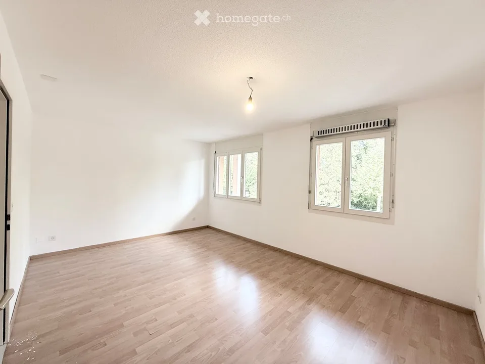 Charmante 4.5-Zimmer-Maisonette-Wohnung mit Garten – Foto 3 von 10
