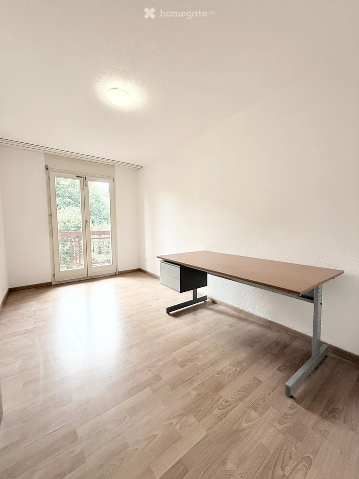 Charmante 4.5-Zimmer-Maisonette-Wohnung mit Garten – Foto 4 von 10