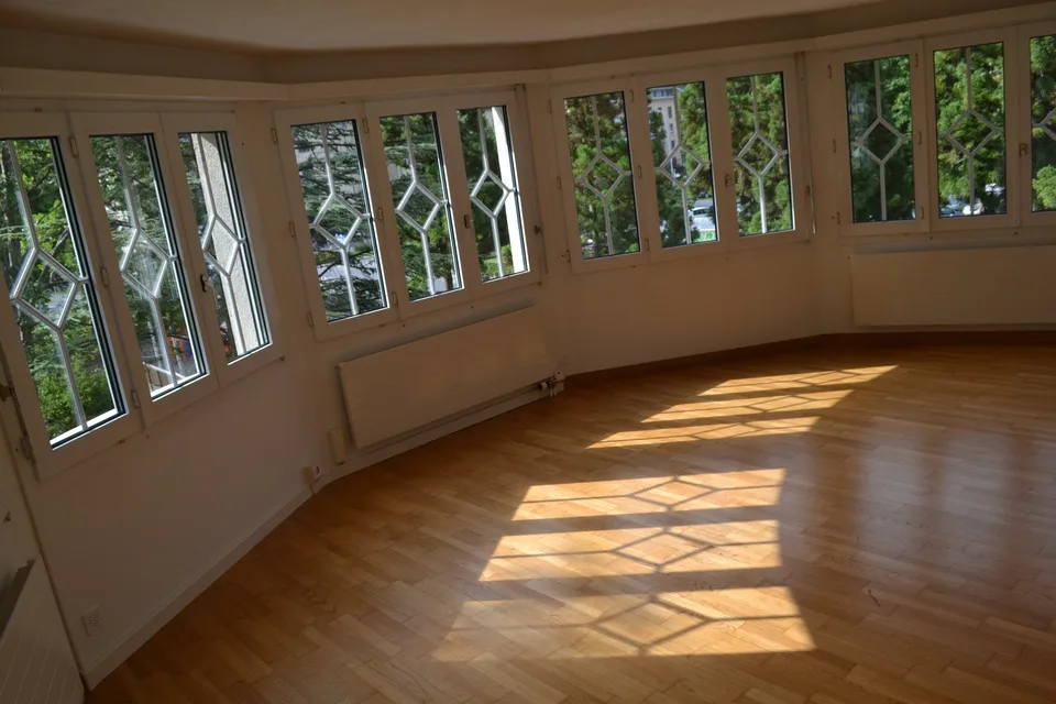 Appartement charmant, ensoleillé et lumineux de 3 pièces avec jardin d'hiver à louer