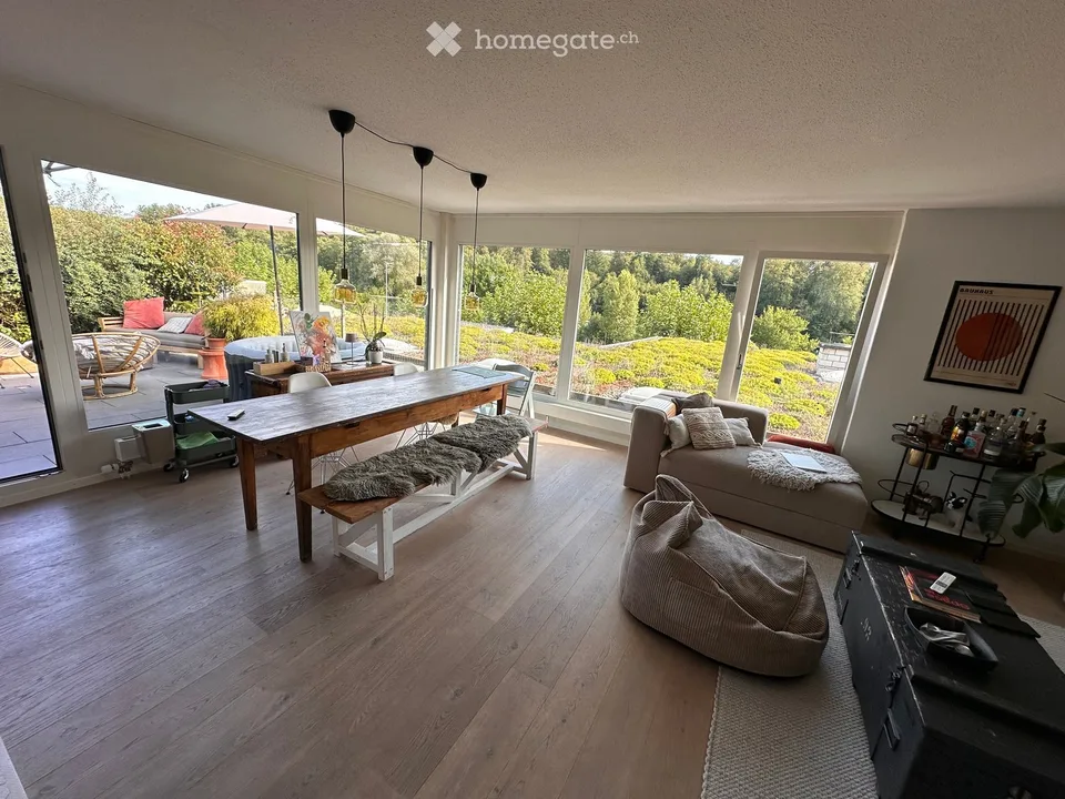 Traumhafte 4.5-Terrassenwohnung inkl Parkplatz & Aareblick – Hobbyraum, Hallenbad & Sauna