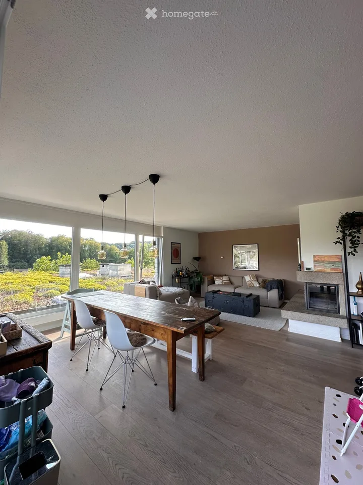 Traumhafte 4.5-Terrassenwohnung inkl Parkplatz & Aareblick – Hobbyraum, Hallenbad & Sauna