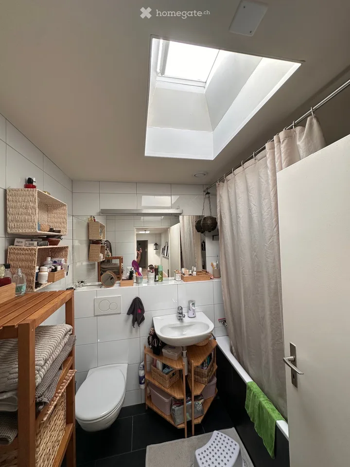 Traumhafte 4.5-Terrassenwohnung inkl Parkplatz & Aareblick – Hobbyraum, Hallenbad & Sauna