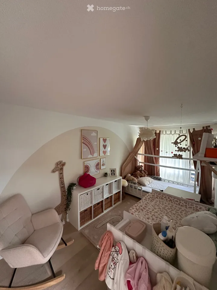 Traumhafte 4.5-Terrassenwohnung inkl Parkplatz & Aareblick – Hobbyraum, Hallenbad & Sauna