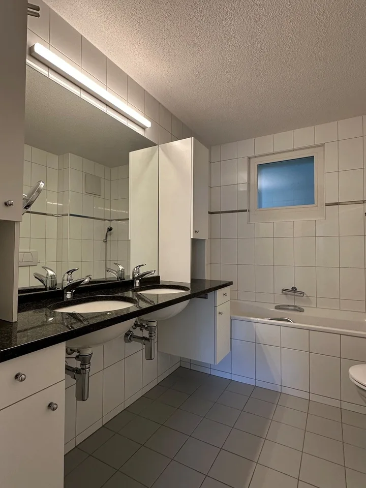 Appartement moderne 4.5 pièces pour les couples et les petites familles avec vue sur le Gürbetal