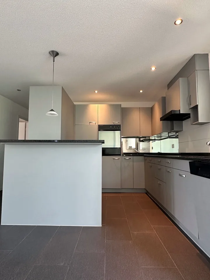 Appartement moderne 4.5 pièces pour les couples et les petites familles avec vue sur le Gürbetal