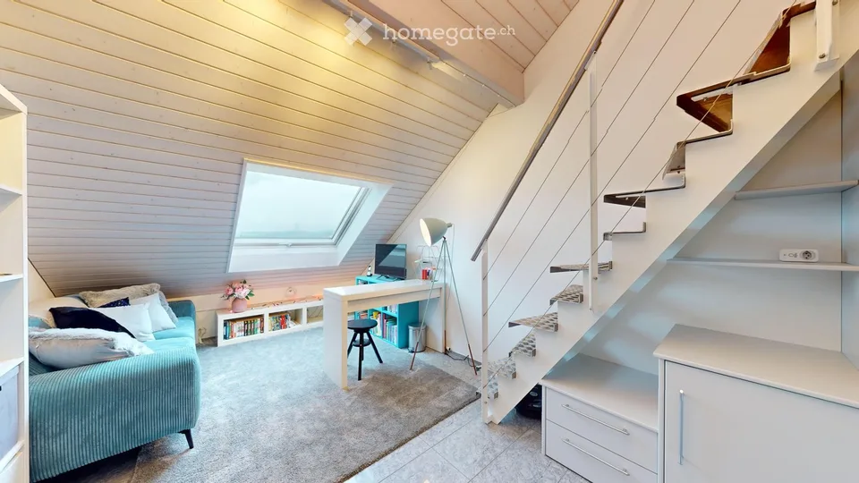 Spacious 4.5-Room Attic Apartment – Modern Living with Stunning View and Winter Balcony