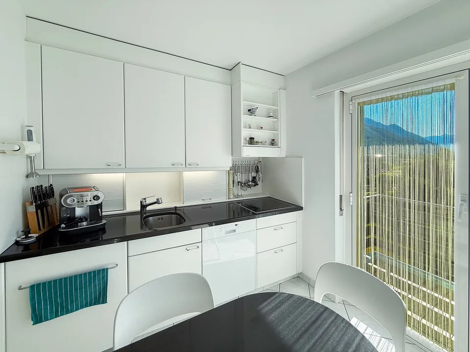 4.5 locali con vista aperta a Tenero - Terrasse und Weitsicht – Foto 9 von 20