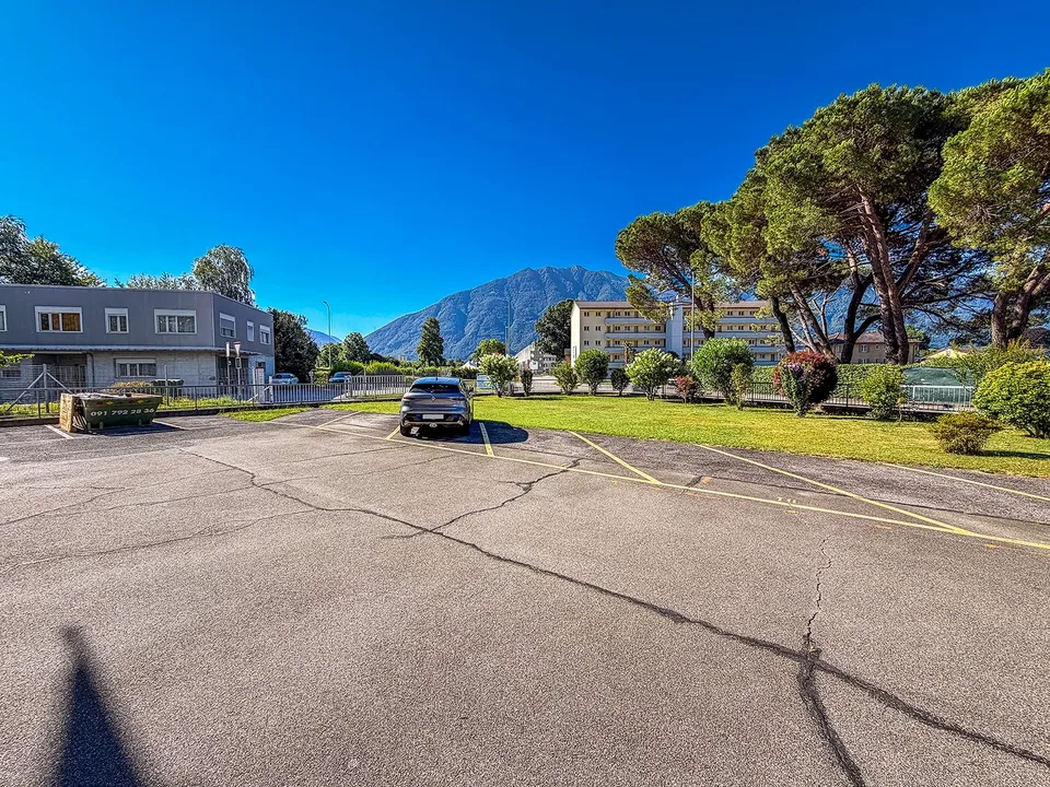 4.5 locali con vista aperta a Tenero - Terrasse und Weitsicht – Foto 17 von 20