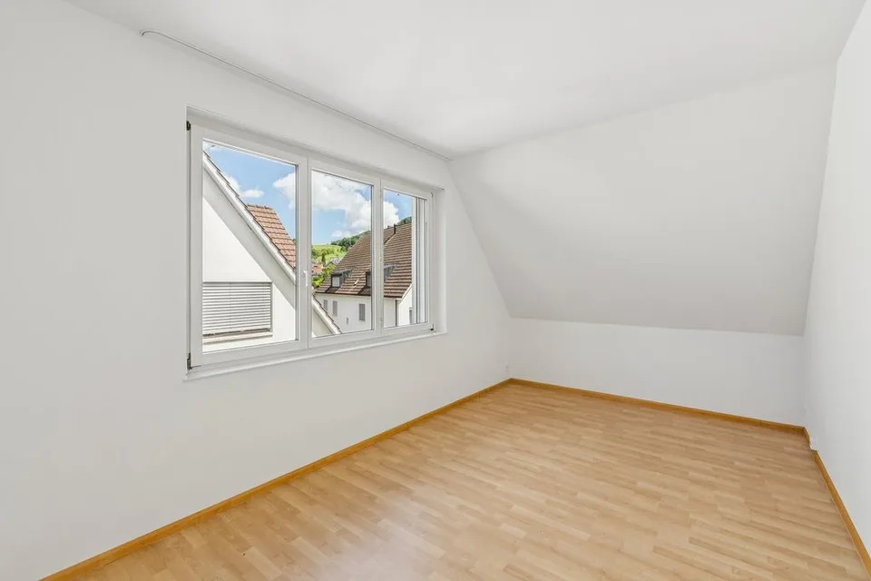 Naturnah wohnen mit besonderem Extra 4.5-Zi.Whg mit eigenem Dachspitz