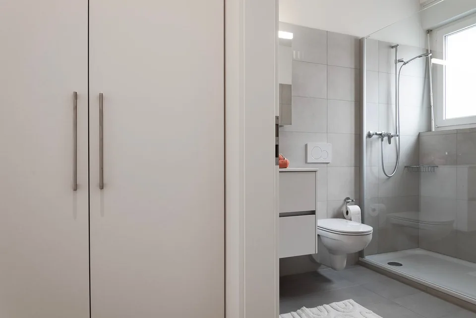 Wir vermieten in einem kürzlich renovierten Gebäude – Foto 8 von 13