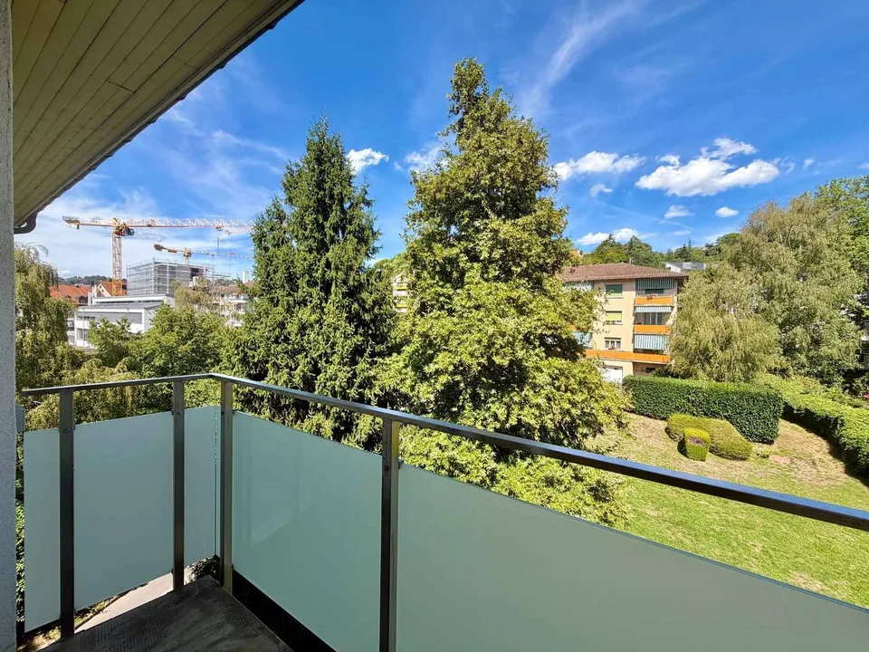 Charmantes 3,5 Zimmer-Wohnung mit atemberaubendem Blick auf den See