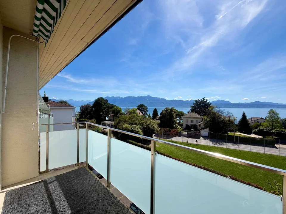 Charmantes 3,5 Zimmer-Wohnung mit atemberaubendem Blick auf den See