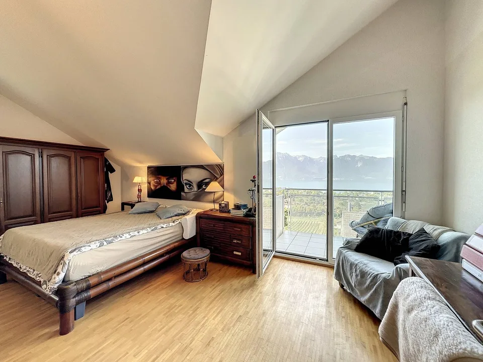 Zweifamilienhaus mit 5,5 Zimmern und Panoramablick auf den See und die Alpen! – Foto 7 von 12