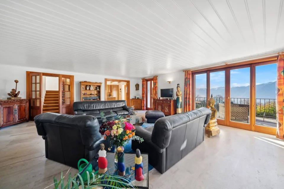 Schönes individuelles Haus mit herrlichem Blick auf den See – Foto 8 von 23