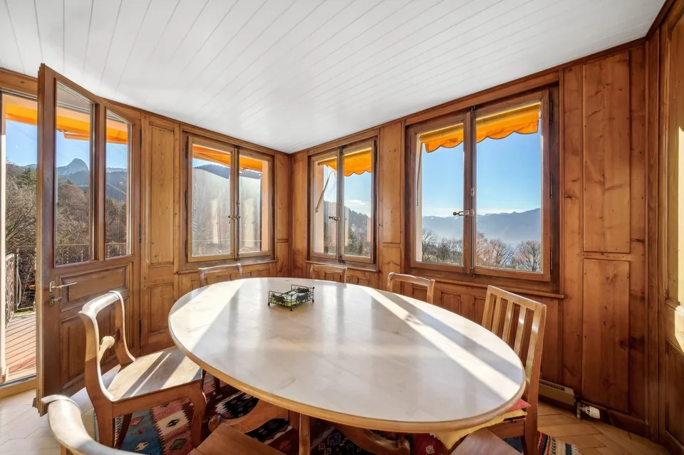 Schönes individuelles Haus mit herrlichem Blick auf den See – Foto 12 von 23