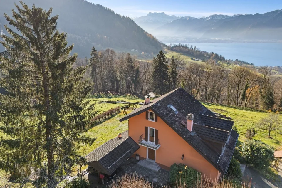 Schönes individuelles Haus mit herrlichem Blick auf den See – Foto 4 von 23