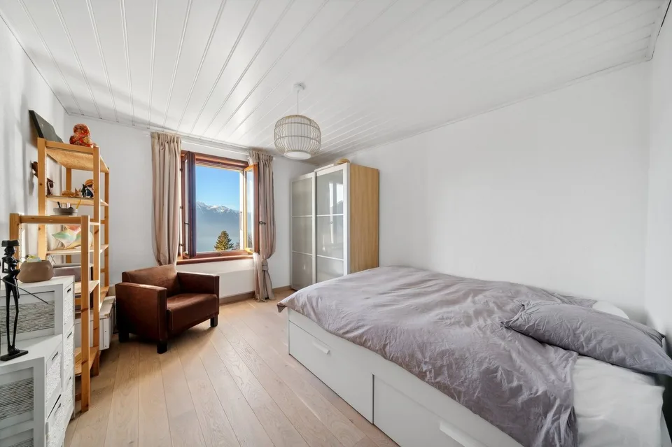 Schönes individuelles Haus mit herrlichem Blick auf den See – Foto 16 von 23