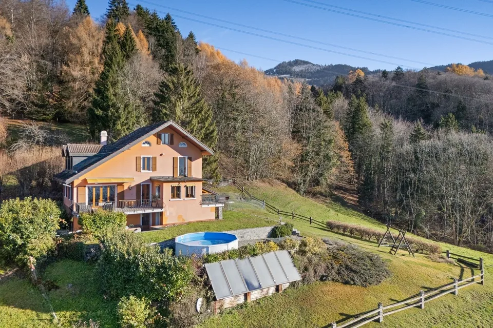 Schönes individuelles Haus mit herrlichem Blick auf den See – Foto 20 von 23