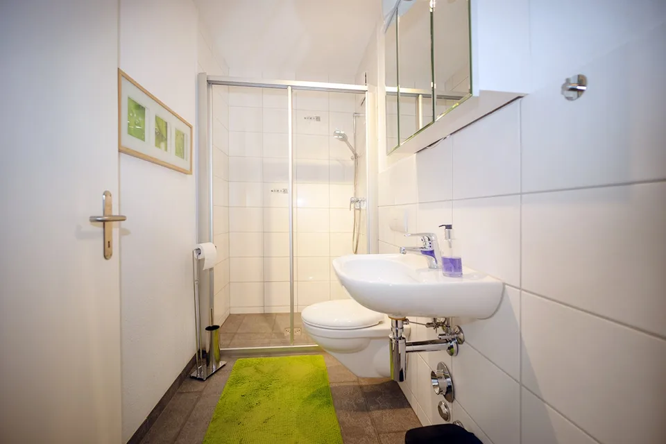 RÉSERVÉ - Appartement en propriété attractive de 4,5 pièces avec grand jardin – photo 5 sur 15