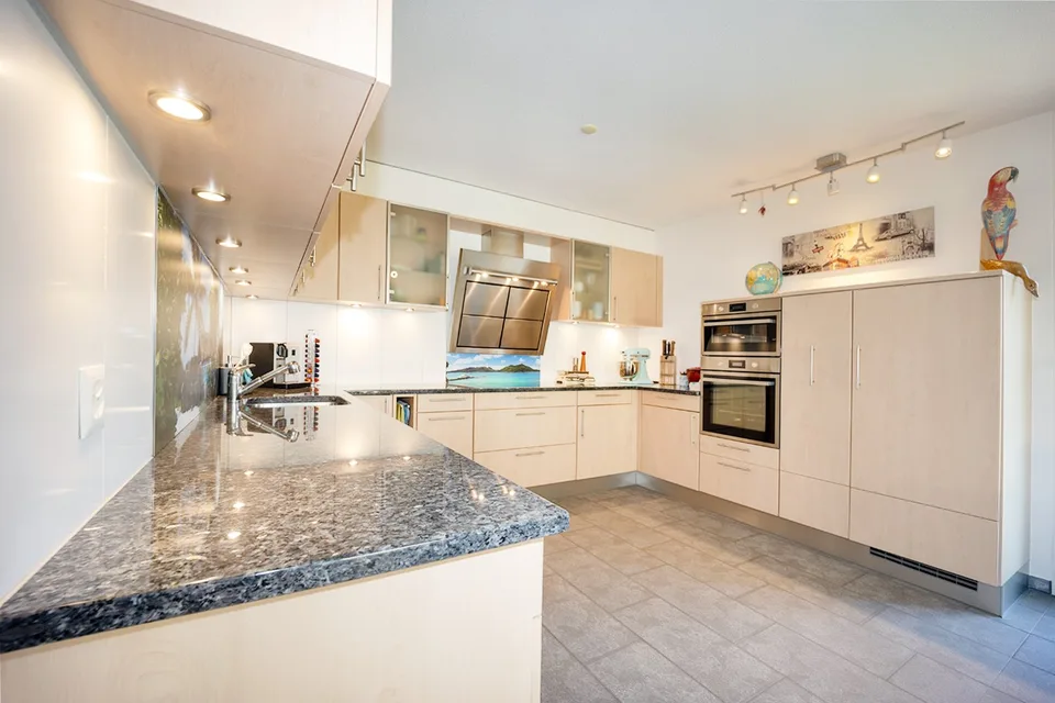 RÉSERVÉ - Appartement en propriété attractive de 4,5 pièces avec grand jardin – photo 12 sur 15