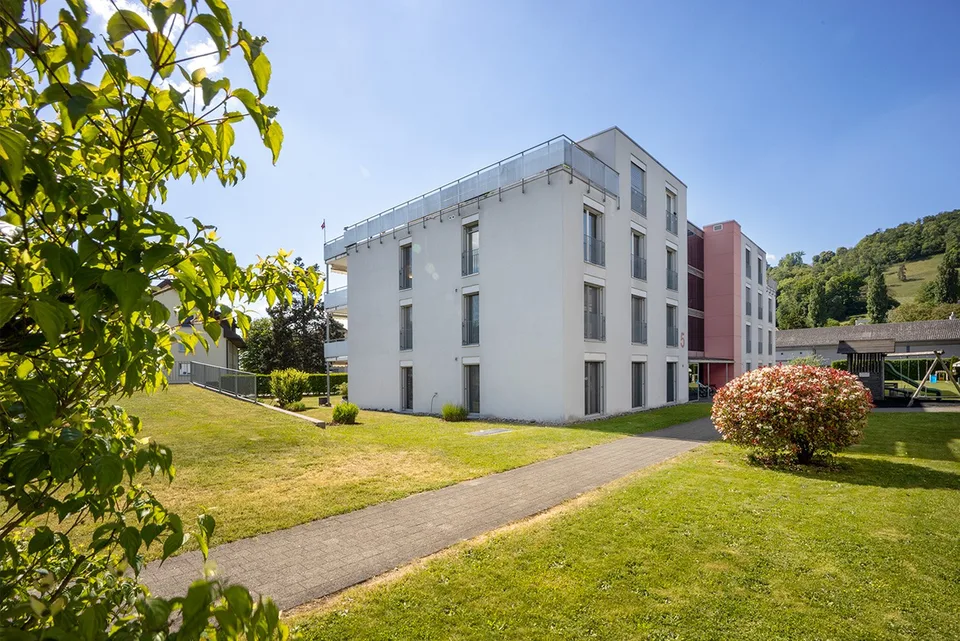 RÉSERVÉ - Appartement en propriété attractive de 4,5 pièces avec grand jardin – photo 3 sur 15