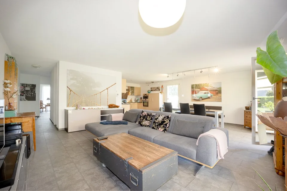 RÉSERVÉ - Appartement en propriété attractive de 4,5 pièces avec grand jardin – photo 10 sur 15