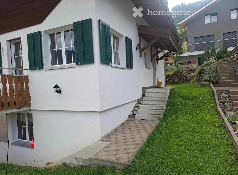 Gepflegte 5.5-Zimmer-Erdgeschosswohnung in Rothenthurm – mit Garage und Garten