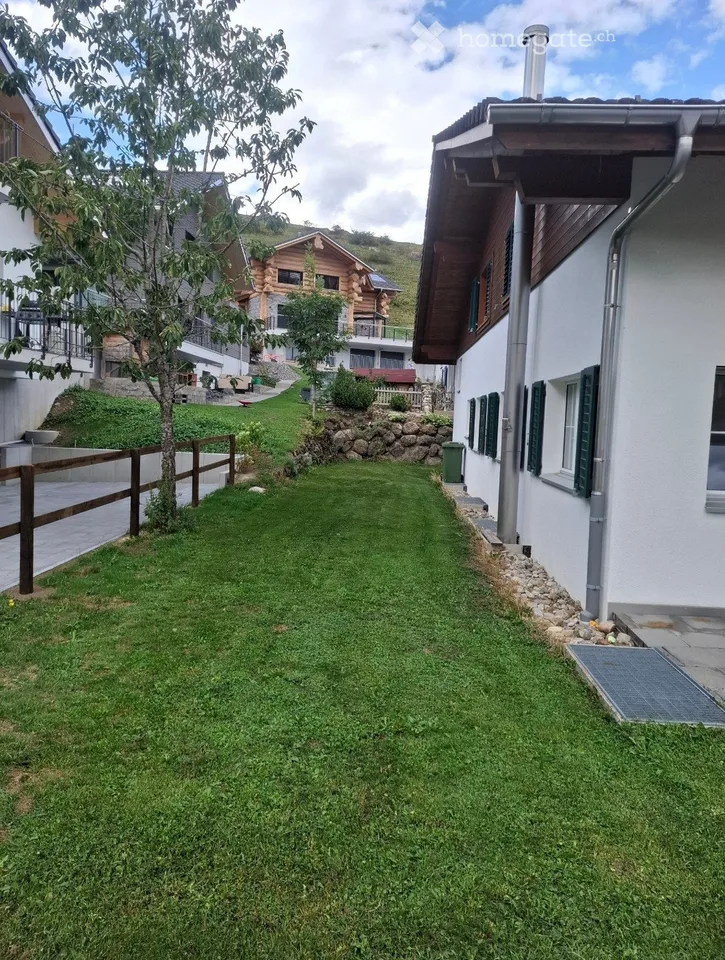 Gepflegte 5.5-Zimmer-Erdgeschosswohnung in Rothenthurm – mit Garage und Garten