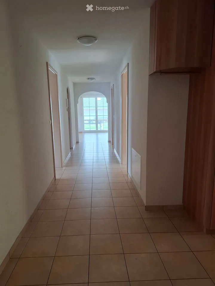Gepflegte 5.5-Zimmer-Erdgeschosswohnung in Rothenthurm – mit Garage und Garten