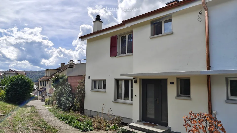 Charmante maison familiale de 5,5 pièces dans un endroit calme avec vue et soleil du soir