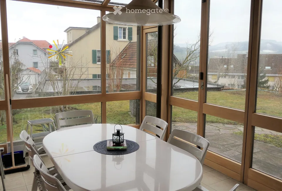 Charmante maison familiale de 5,5 pièces dans un endroit calme avec vue et soleil du soir