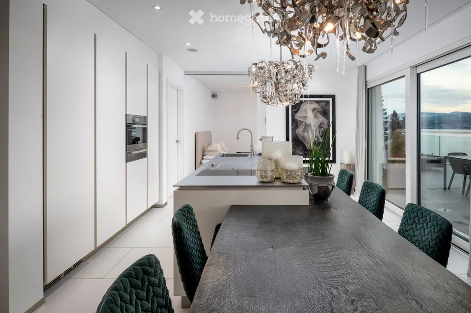 Luxuriöses 2½-Zimmer-Penthouse mit Atelier und einzigartiger 180-Grad-Seesicht