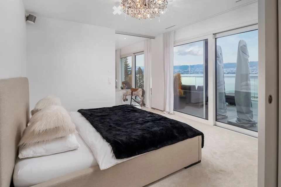 Luxuriöses 2½-Zimmer-Penthouse mit Atelier und einzigartiger 180-Grad-Seesicht