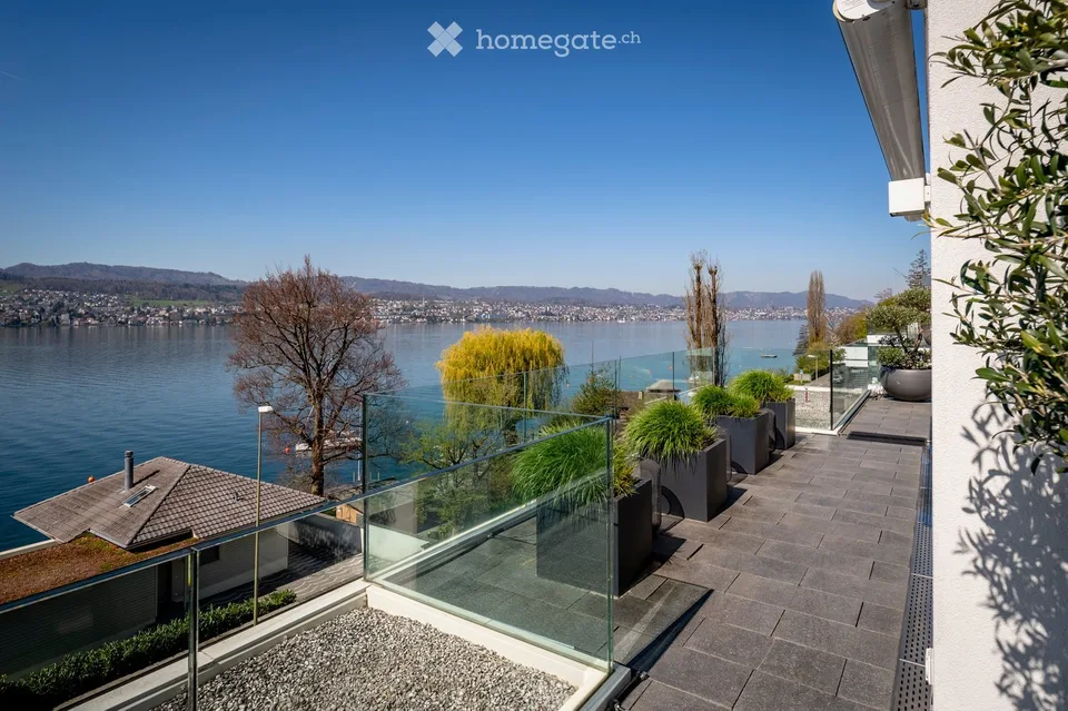 Luxuriöses 2½-Zimmer-Penthouse mit Atelier und einzigartiger 180-Grad-Seesicht