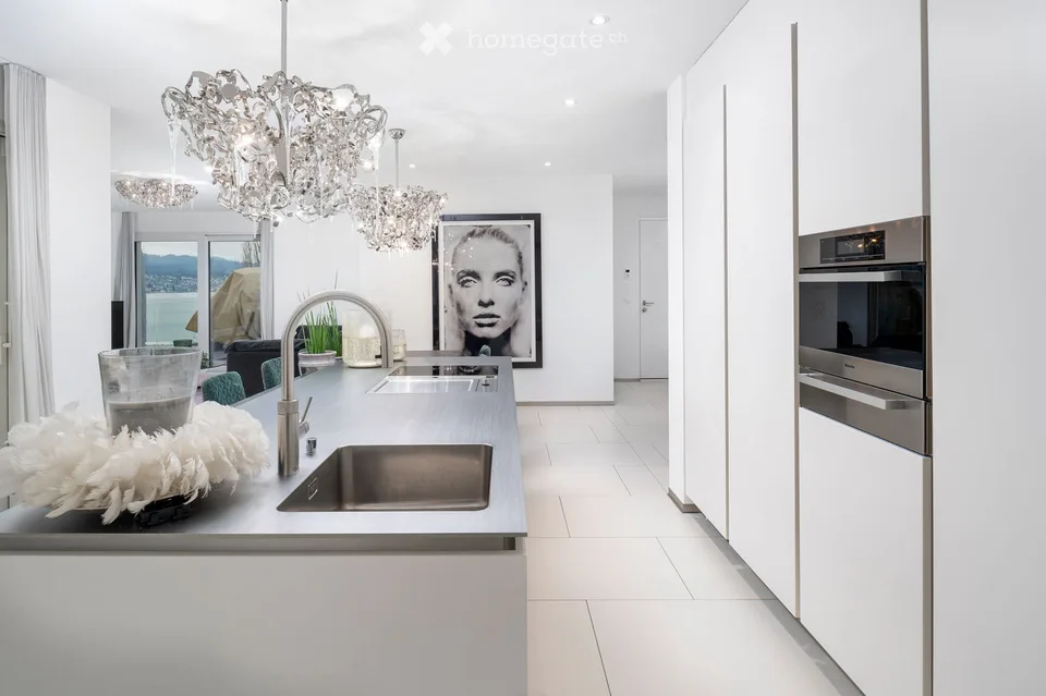 Luxuriöses 2½-Zimmer-Penthouse mit Atelier und einzigartiger 180-Grad-Seesicht