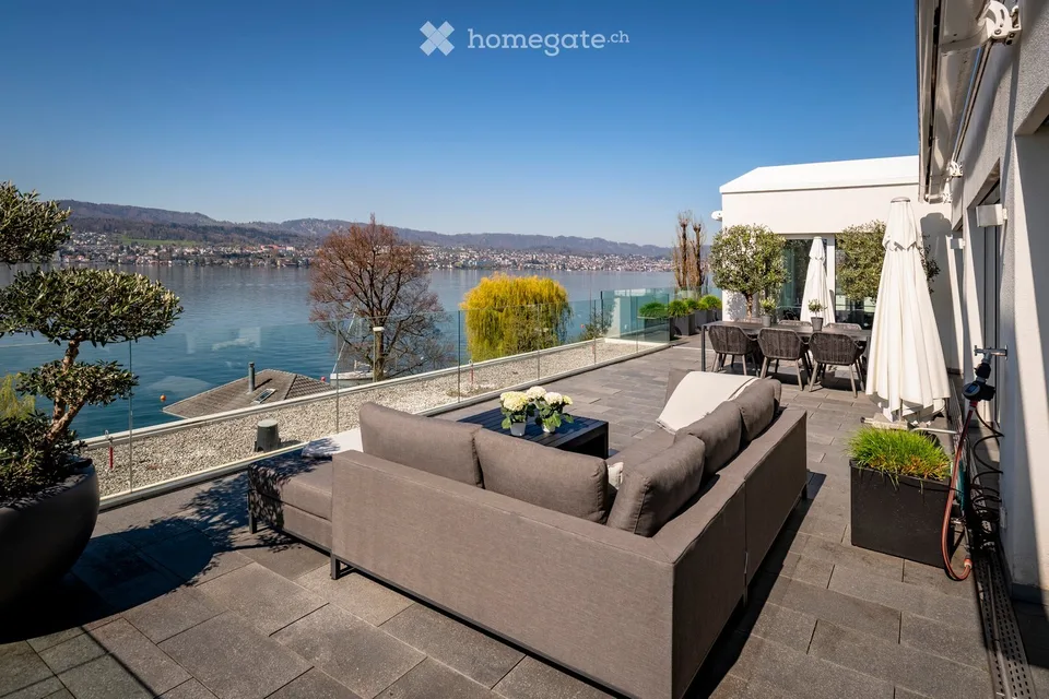 Luxuriöses 2½-Zimmer-Penthouse mit Atelier und einzigartiger 180-Grad-Seesicht