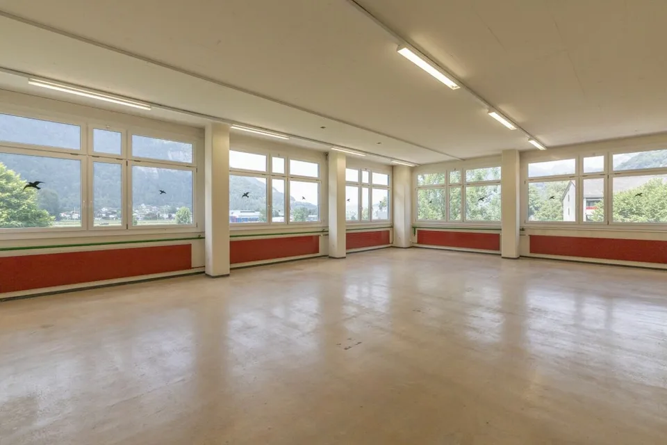 Büro- und Gewerbeflächen nahe Flugplatz Mollis – Foto 6 von 11