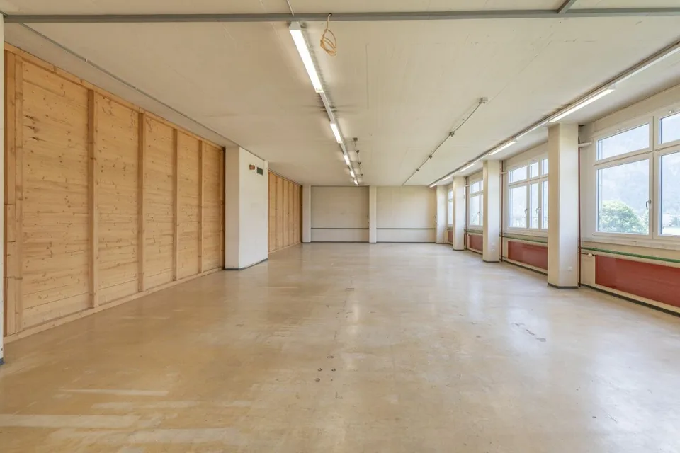 Büro- und Gewerbeflächen nahe Flugplatz Mollis – Foto 5 von 11