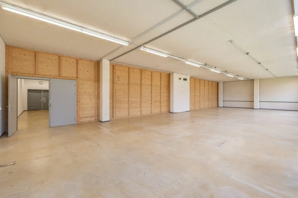 Büro- und Gewerbeflächen nahe Flugplatz Mollis – Foto 7 von 11