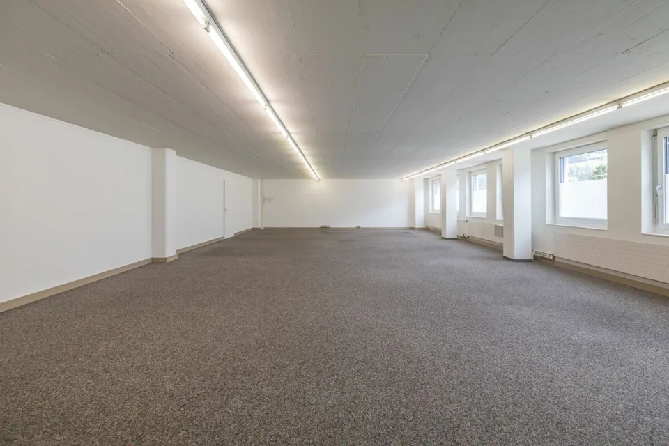 Büro- und Gewerbeflächen nahe Flugplatz Mollis – Foto 10 von 11