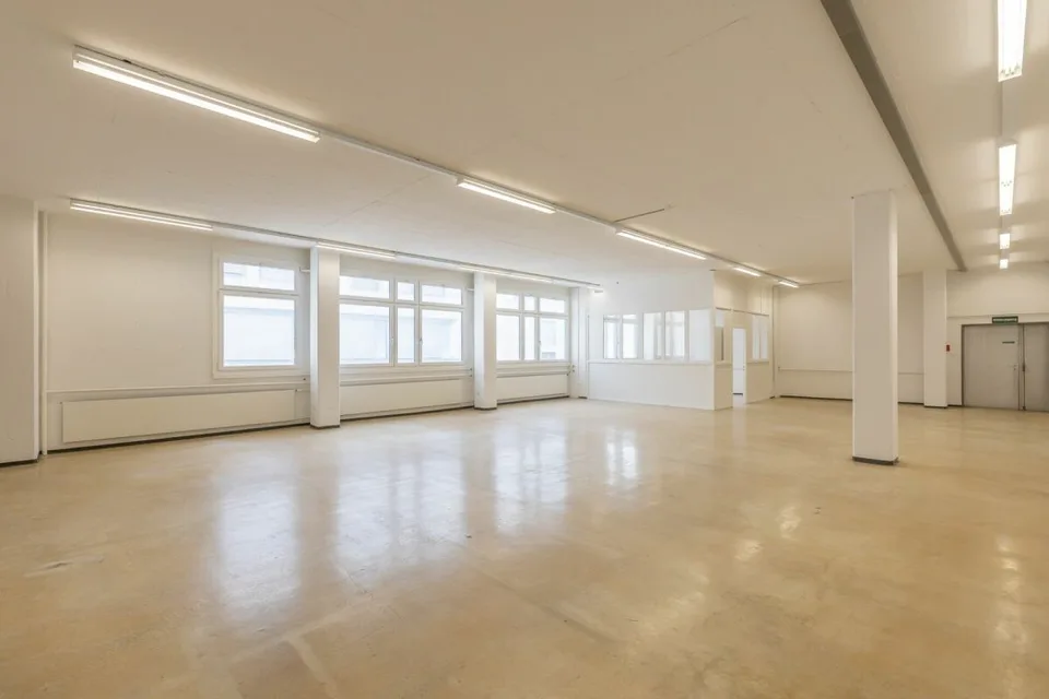 Büro- und Gewerbeflächen nahe Flugplatz Mollis – Foto 3 von 11